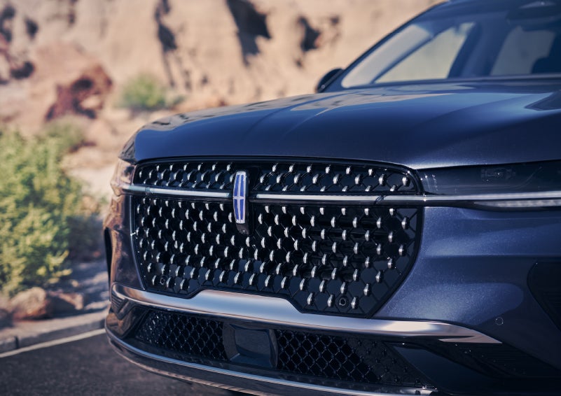 The stylish grille of a 2024 Lincoln Nautilus® SUV sparkles in the sunlight. | Boulevard Lincoln in Georgetown DE