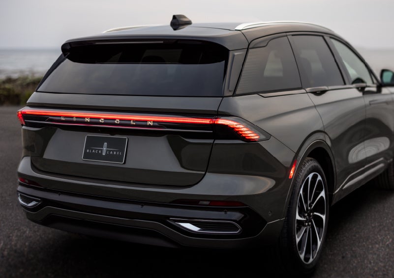 The rear of a 2024 Lincoln Black Label Nautilus® SUV displays full LED rear lighting. | Boulevard Lincoln in Georgetown DE
