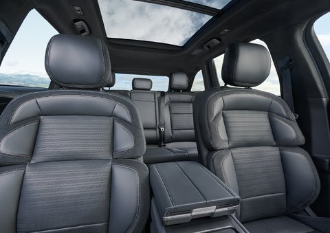 The spacious second row and available panoramic Vista Roof® is shown. | Boulevard Lincoln in Georgetown DE