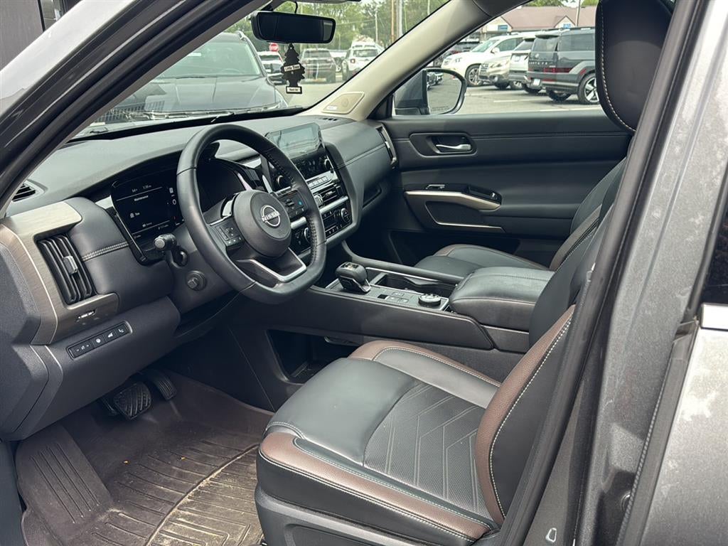 2025 Nissan Pathfinder Platinum