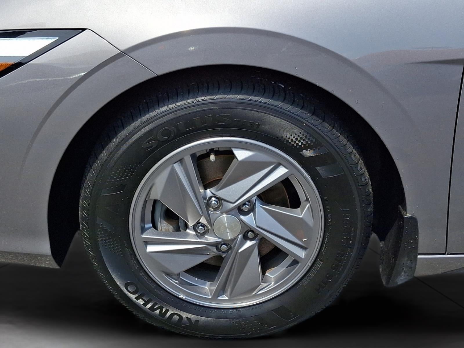 2024 Hyundai ELANTRA SE
