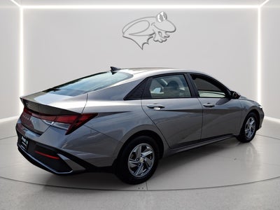 2024 Hyundai ELANTRA SE