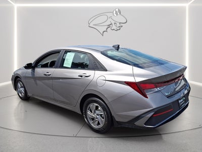 2024 Hyundai ELANTRA SE