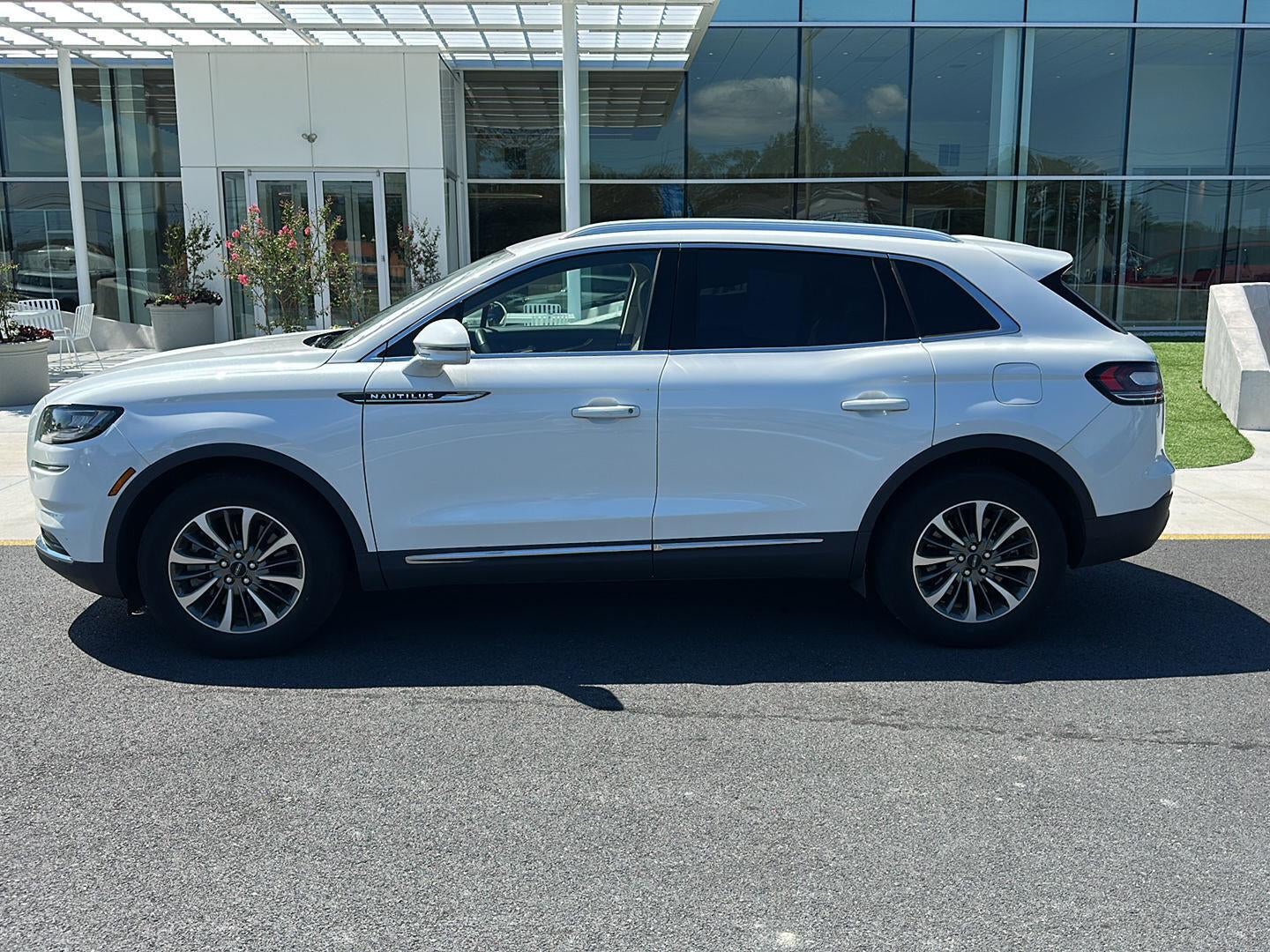 2022 Lincoln Nautilus Standard