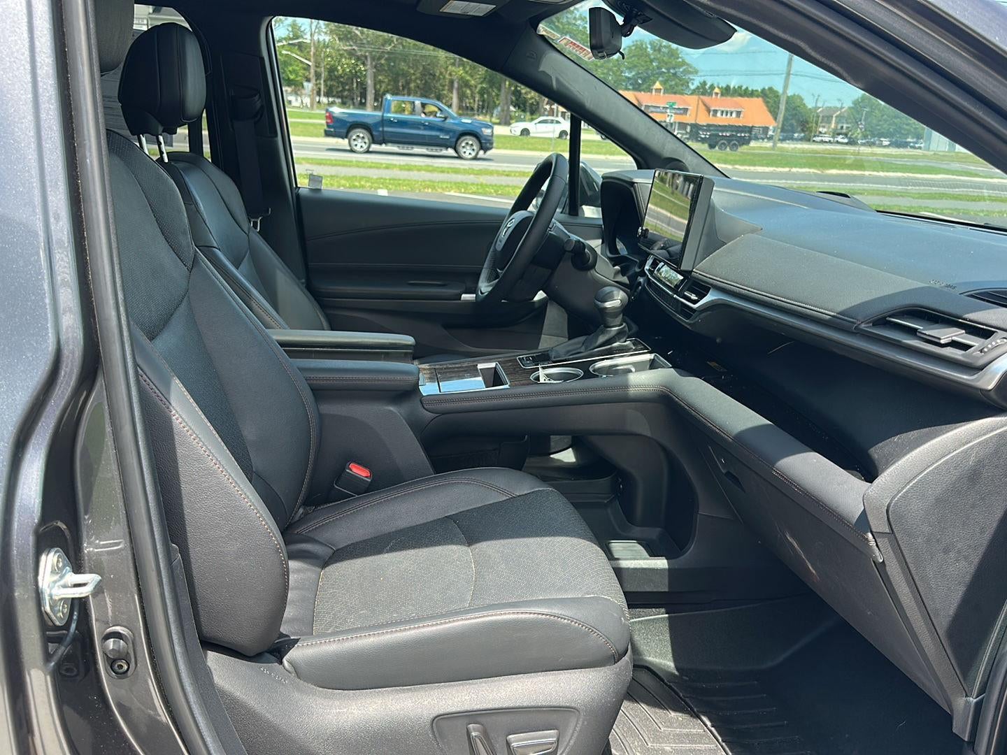 2025 Toyota Sienna Platinum 7-Passenger