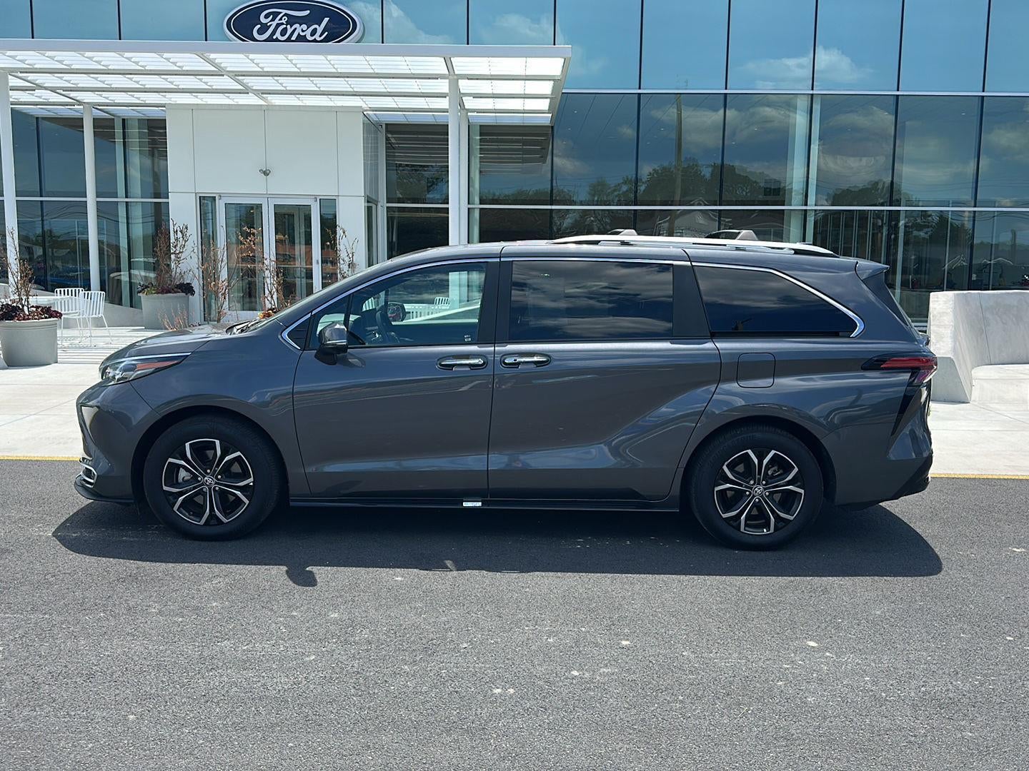 2025 Toyota Sienna Platinum 7-Passenger