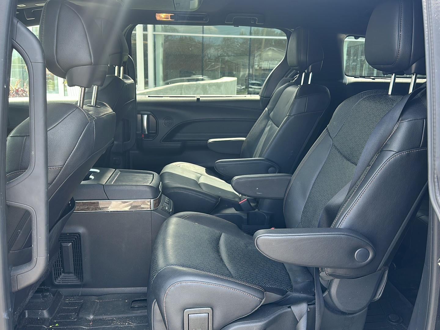 2025 Toyota SIENNA Platinum