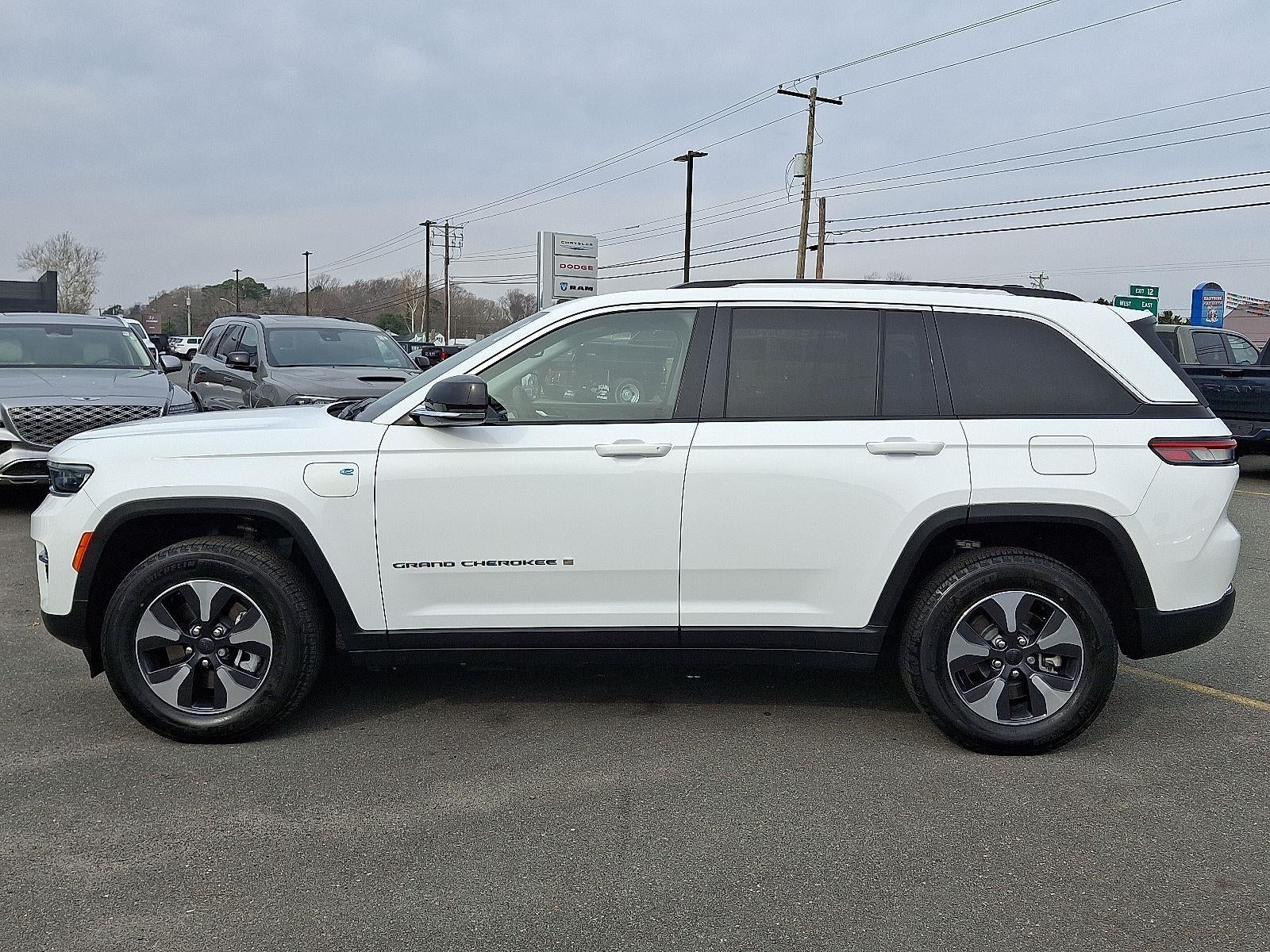 2022 Jeep Grand Cherokee 4xe BASE