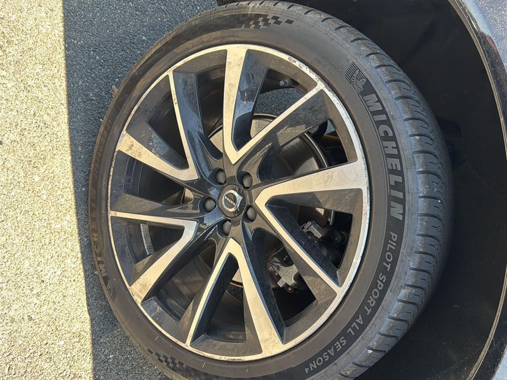 2023 Volvo XC90 Base
