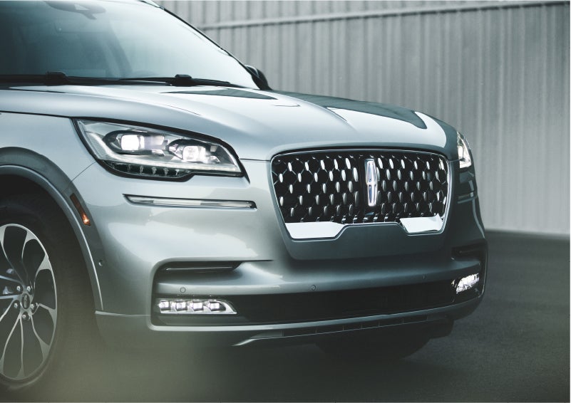 The available adaptive pixel LED headlamps of the 2023 Lincoln Aviator® SUV activated | Boulevard Lincoln in Millsboro DE