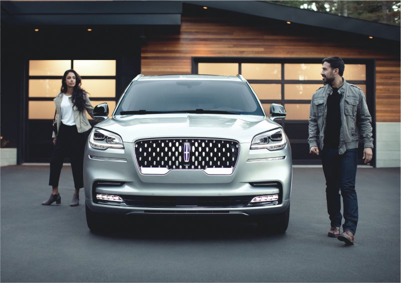 The sparkling grille of the 2023 Lincoln Aviator® Grand Touring model | Boulevard Lincoln in Millsboro DE