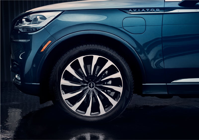 The 2023 Lincoln Aviator® Black Label Grand Touring model with unique 12-spoke wheel | Boulevard Lincoln in Millsboro DE