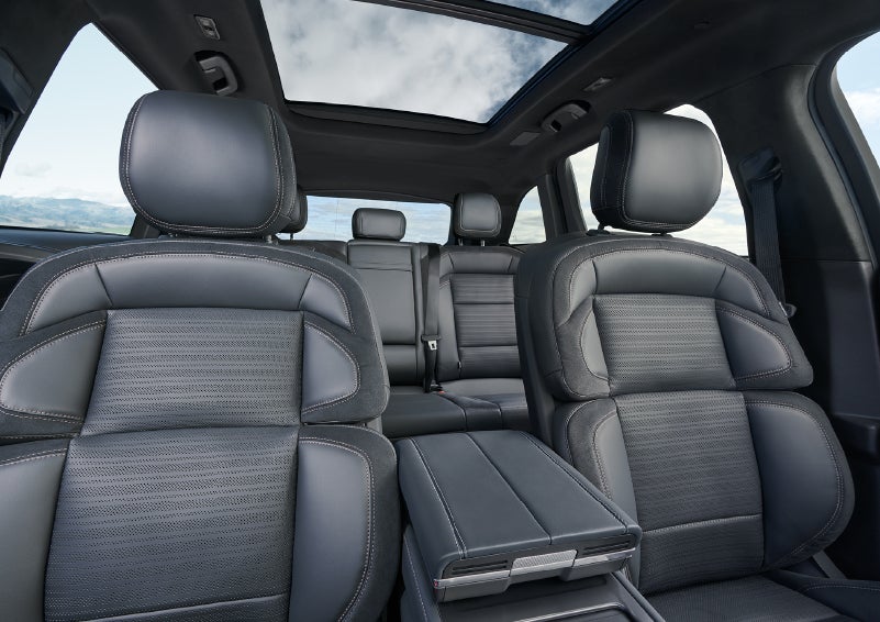 The spacious second row and available panoramic Vista Roof® is shown. | Boulevard Lincoln in Millsboro DE