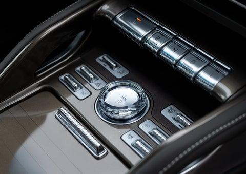A crystal-inspired volume knob is shown in the center floor console of a 2025 Lincoln Nautilus® SUV. | Boulevard Lincoln in Millsboro DE