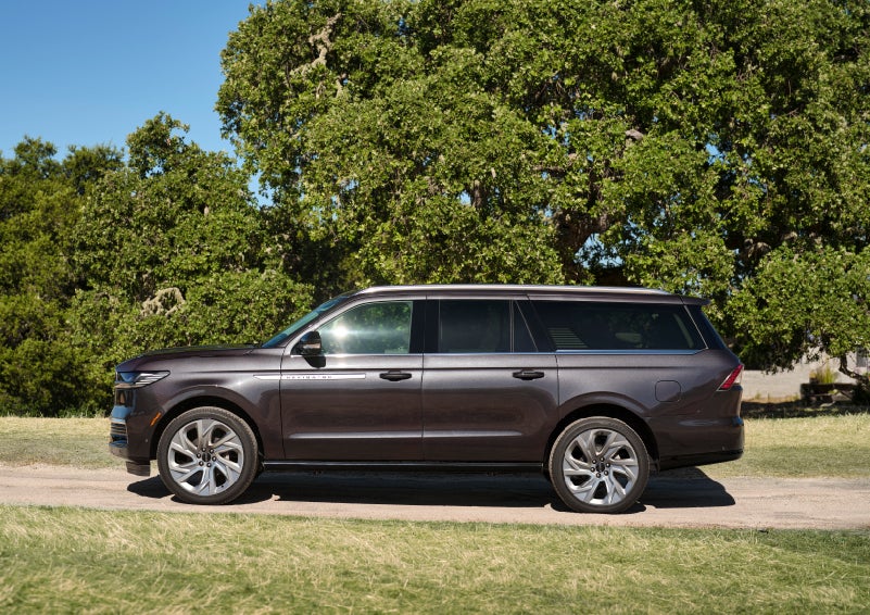 A 2025 Lincoln Navigator® SUV is making a left turn as another vehicle approaches in the other lane.