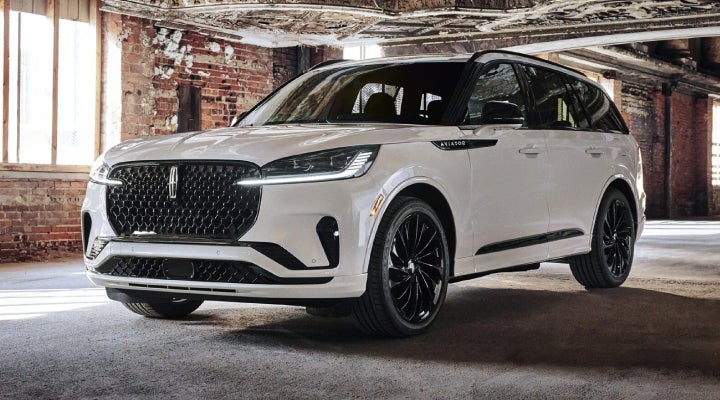 A 2026 Lincoln Aviator® SUV is shown with the available Jet Appearance Package. | Boulevard Lincoln in Millsboro DE