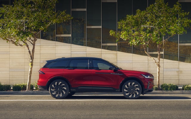 A 2026 Lincoln Nautilus® SUV with an available Hybrid Powertrain is parked in an urban setting. | Boulevard Lincoln in Millsboro DE