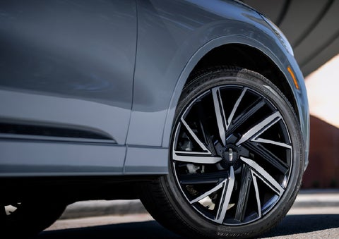 The wheel of the 2027 Lincoln Aviator® Black Label™ SUV is shown slightly angled out. | Boulevard Lincoln in Millsboro DE